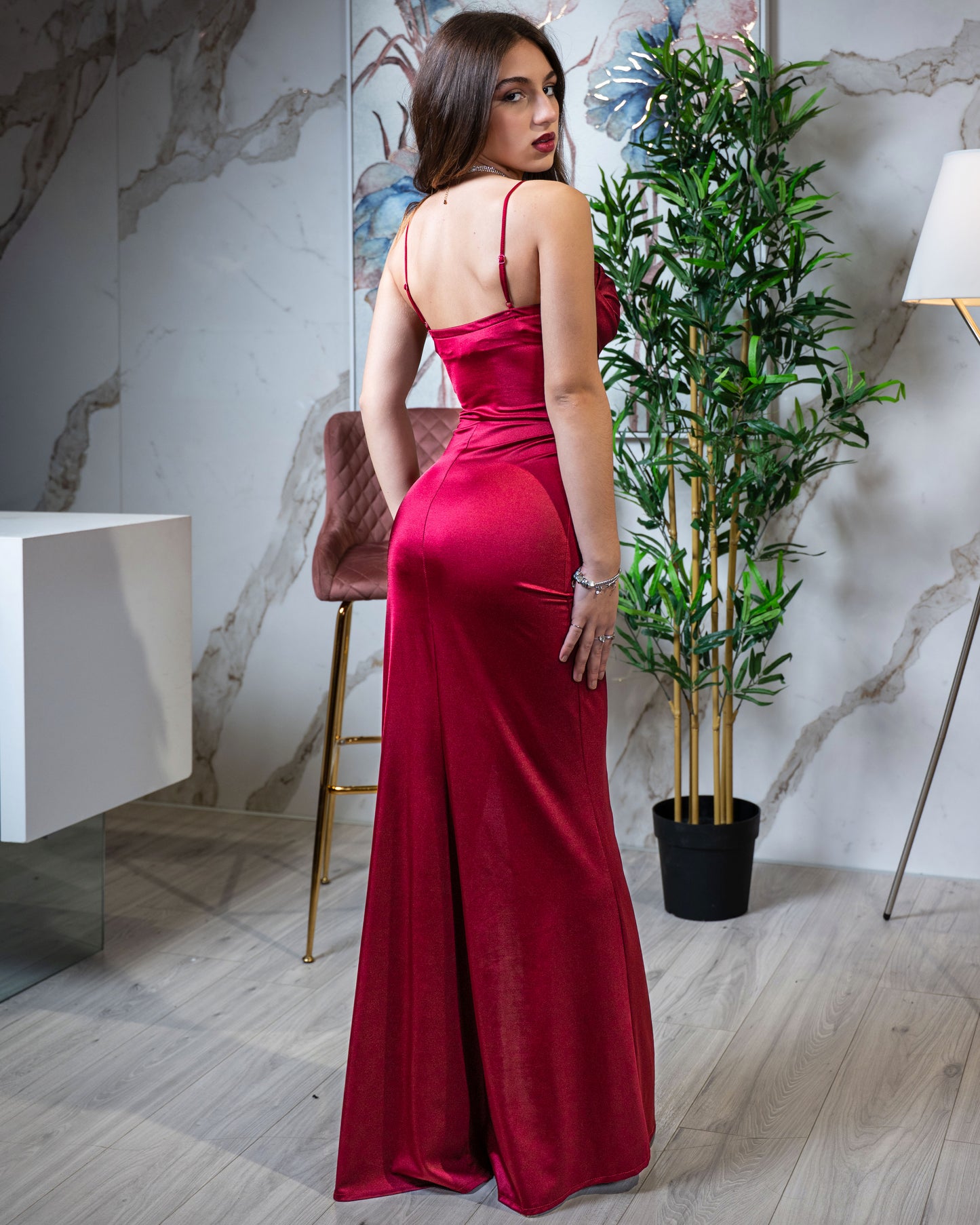 Abito Lungo in Satin Rosso "Silk" - Corpetto Corsetto, Spalline Sottili e Maxi Spacco